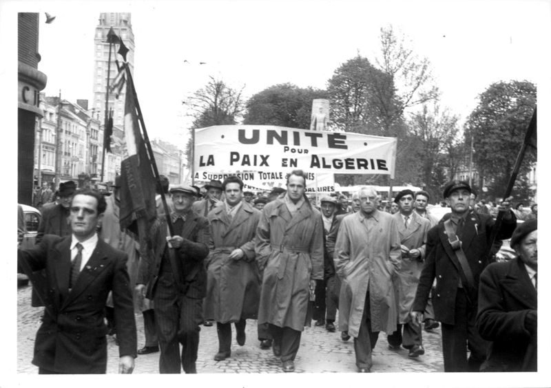 Manifestation du Parti Communiste Français pour la paix en Algérie. Archives départementales de la Somme